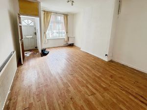 Lounge- click for photo gallery